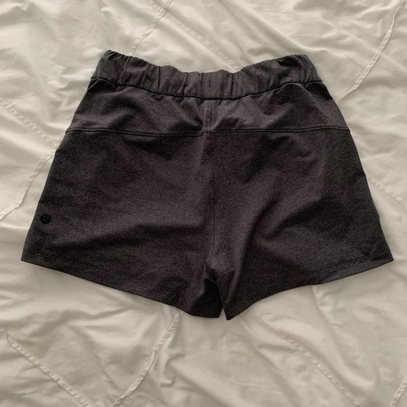 Lululemon On the Fly MR Short 2.5” - Picture 2 of 4